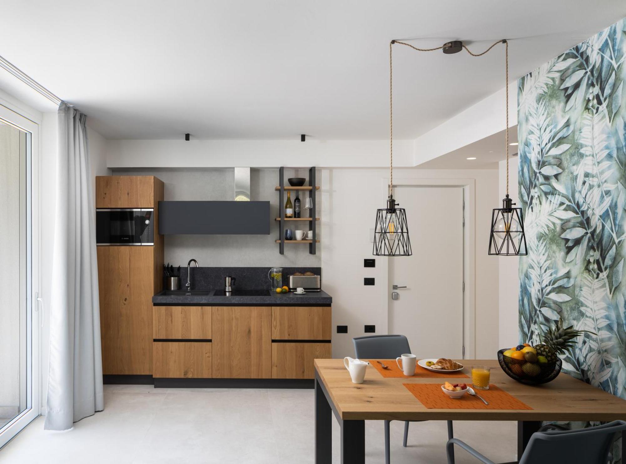 Aris Apartments & Sky Pool - Tonelli Hotels - Adult Friendly Рива-дель-Гарда Номер фото