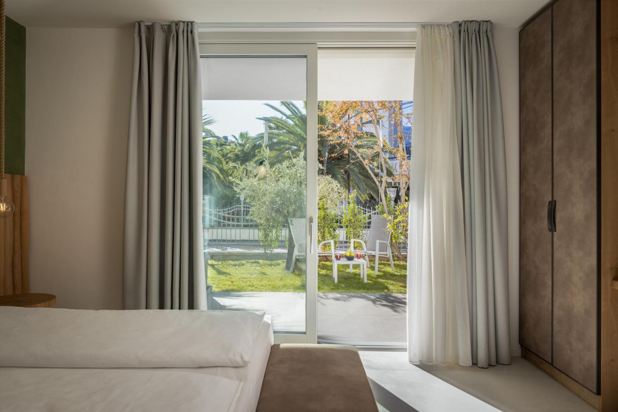 Aris Apartments & Sky Pool - Tonelli Hotels - Adult Friendly Рива-дель-Гарда Номер фото